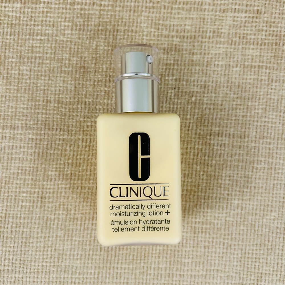Brand new Clinique Dramatically Different Moisturizing Lotion  - size 4.2 oz